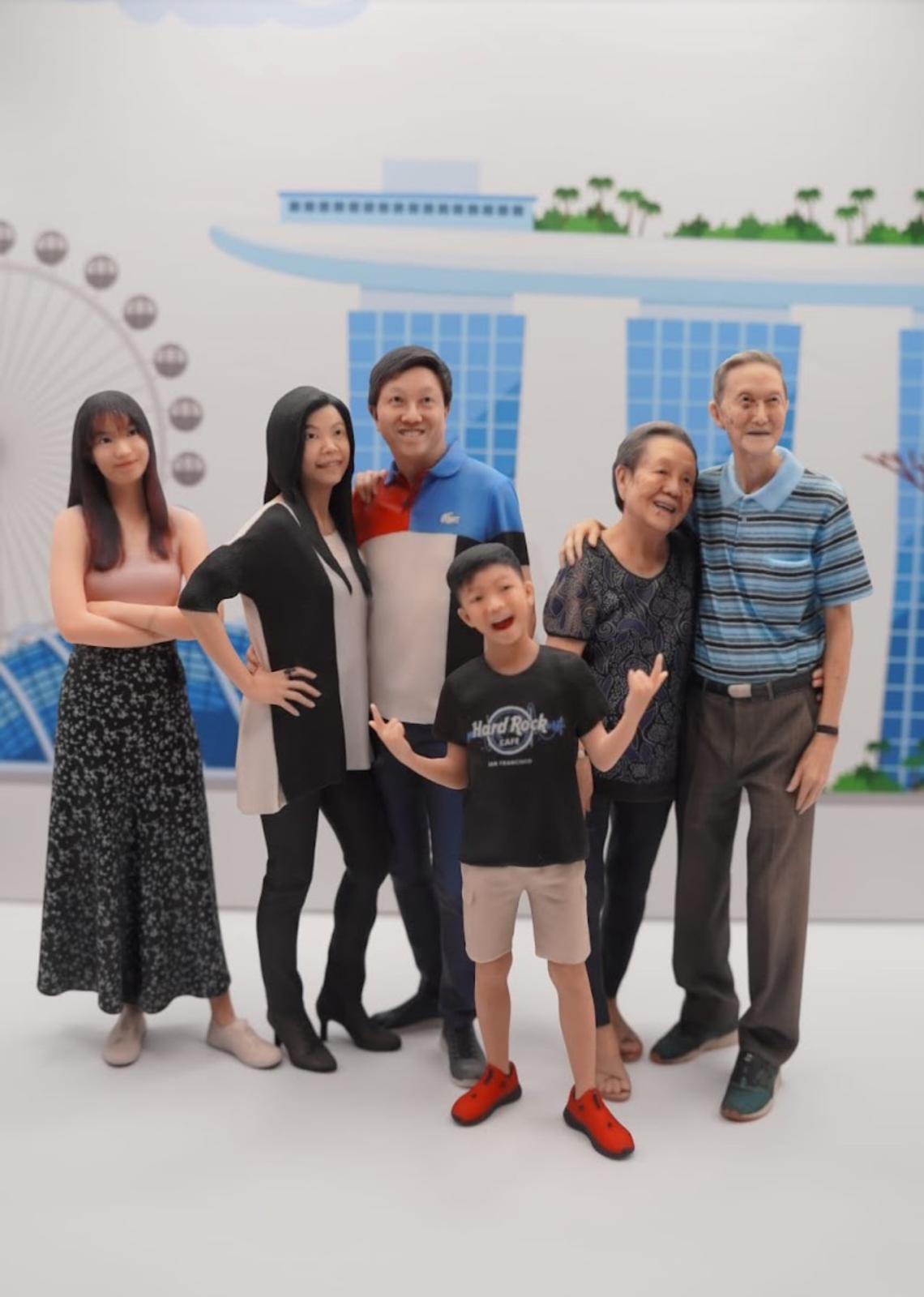 Family Figurine (2 Adult + kid)